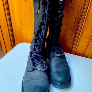Cool cute nice Harley Davidson boots!!! Winter is here…..